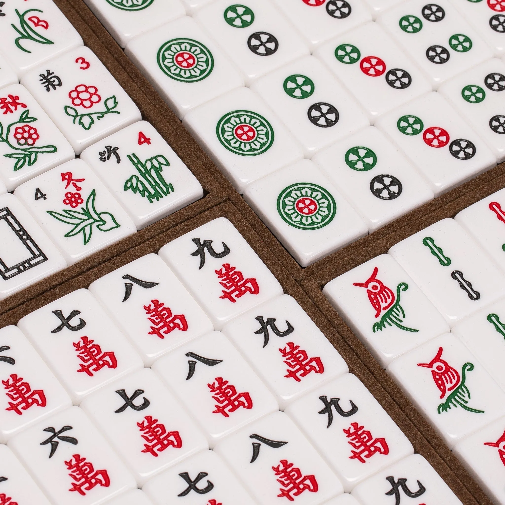 Chinese Mahjong, "Elvis Gold" with Wooden Case - Set of Betting Sticks, Wooden Spinner & Dice