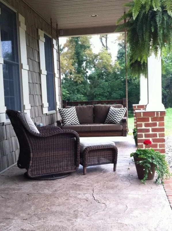 Nostalgic Classic Porch Swing